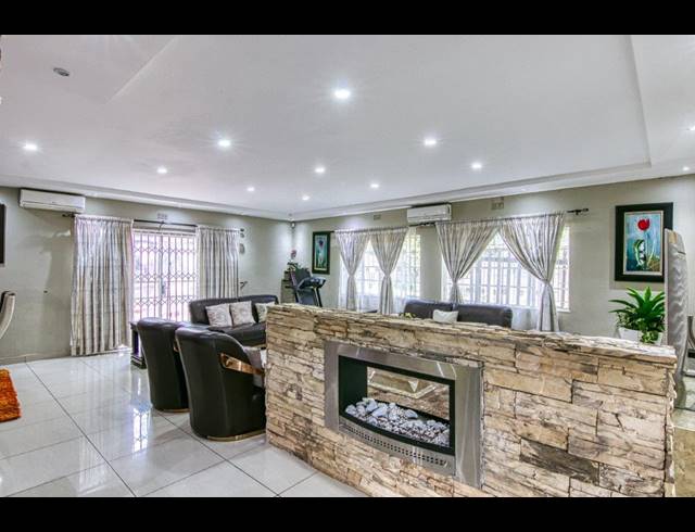 3 BEDROOM APARTMENT FOR SALE IN KENSINGTON B